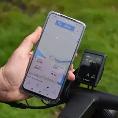Smartfon z mapą i nawigacją rowerową Bosch. To najlepsza darmowa aplikacja na rower, która pokazuje trasę, dystans i czas dojazdu.