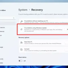 Opcja "Napraw problemy przy użyciu Windows Update" umożliwia przywracanie systemu Windows 11 bez utraty danych.