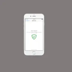 Na ekranie telefonu widać powitalny ekran aplikacji Adguard, która jest skutecznym adblockiem na telefon.