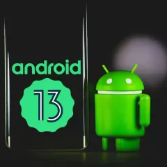 Zielony robot Android obok ekranu z napisem "android 13".