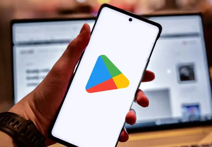 Smartfon z logo Sklepu Play. Dowiedz się, jak zainstalować Sklep Play i pobrać ulubione aplikacje.