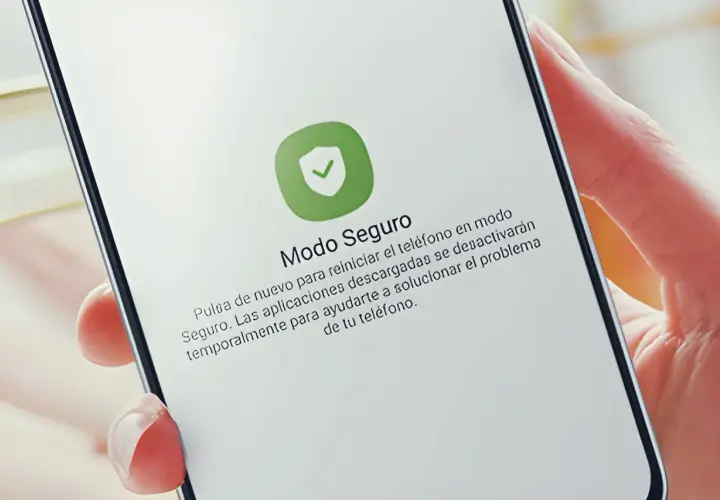Telefon w trybie awaryjnym. Ekran informuje o restarcie urządzenia i tymczasowym wyłączeniu pobranych aplikacji, by rozwiązać problem.