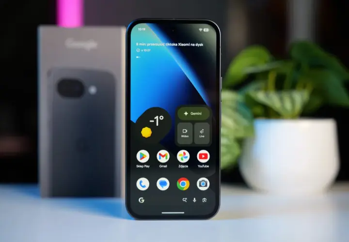 Nowy telefon Google Pixel z ekranem głównym, widoczne ikony aplikacji i widget pogody. Dowiedz się, jak przyspieszyć telefon, by działał płynnie.