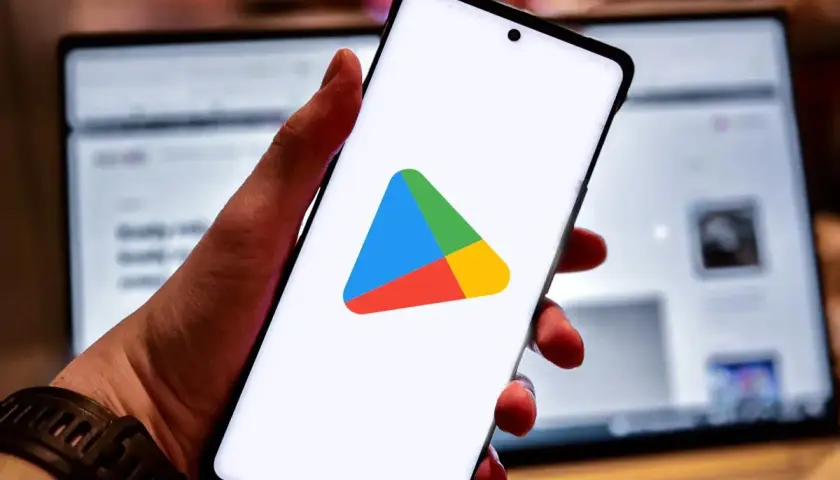Smartfon z logo Sklepu Play. Dowiedz się, jak zainstalować Sklep Play i pobrać ulubione aplikacje.