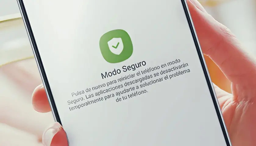 Telefon w trybie awaryjnym. Ekran informuje o restarcie urządzenia i tymczasowym wyłączeniu pobranych aplikacji, by rozwiązać problem.
