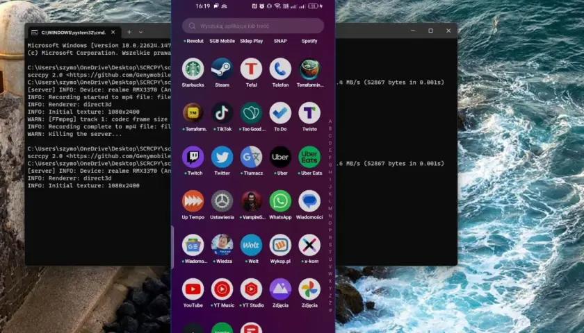 Nagrywanie ekranu Android na komputerze. Widoczny interfejs telefonu z aplikacjami i okno konsoli z informacjami o procesie.