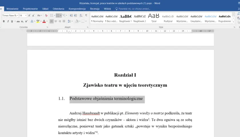 Jak zrobic spis treści w Word? Widok dokumentu z nagłówkami "Rozdział I" i "1.1. Podstawowe objaśnienia terminologiczne".