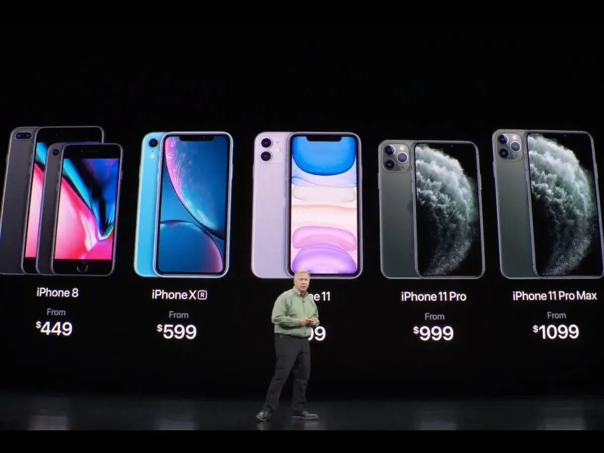 Prezentacja iPhone 11 i modeli Pro. Widoczne ceny i design telefonów.