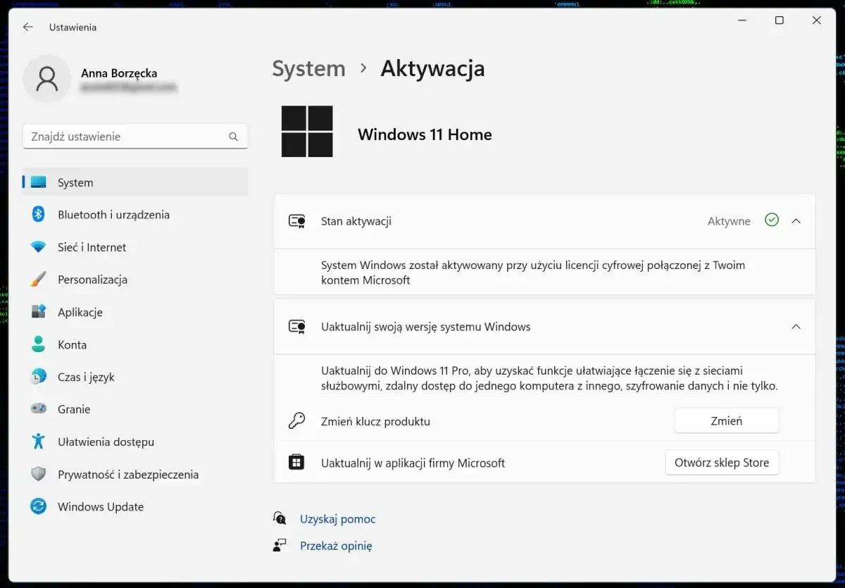 Ekran Ustawienia systemu Windows 11 Home, sekcja Aktywacja. Widoczny przycisk 