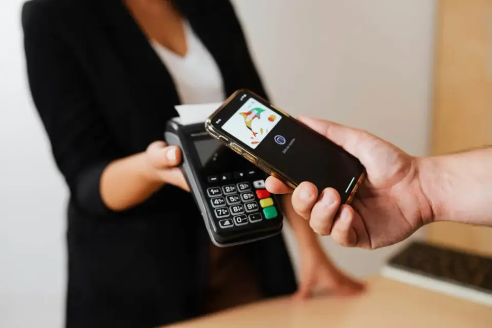 Jak włączyć NFC w telefonie i płacić zbliżeniowo?